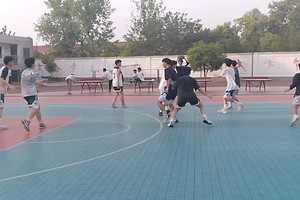 求篮球基础训练的视频。
